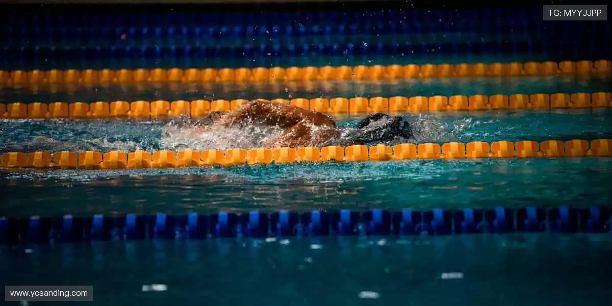 👟潮流单品，让运动成为时尚符号！